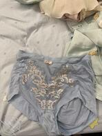 偷进我姐房间，拿她内裤打胶