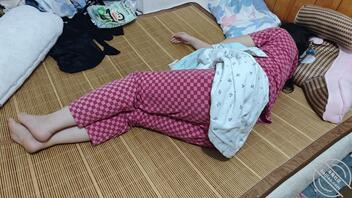 妈妈日常，睡觉偷拍0