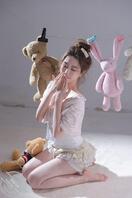 武体大三极品学生妹，体育生偷拍露出，不是未成年！0