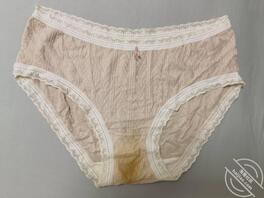 偷拍表妹运动，捡她扔掉的内裤