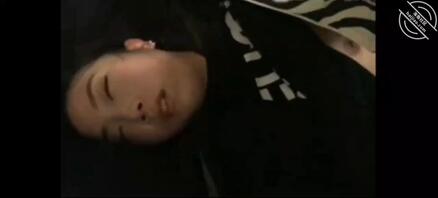 七夕巨献，绿帽老公灌醉老婆，扒光衣服，引诱朋友玩弄，偷偷拍摄(上)1