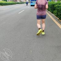早上晨练的阿姨，看着带劲不。