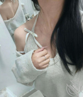 女大学生佳慧楼道露出2
