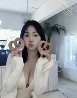 乱伦意淫亲戚朋友。1