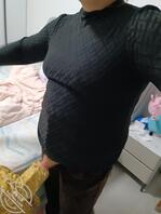 【原创】骚逼老婆给撸鸡巴，射她肚子上了，骚货买了新衣服，上衣白天有点透明0