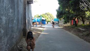 【露出专题】骚逼穿着清凉情趣内衣，便利店里大胆买纸2