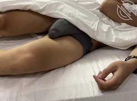 偶然拍到18岁堂弟的大鸡巴分享给海友们，大家觉得怎么样