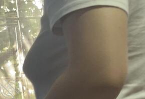 小姨子不穿内衣在客厅瞎逛，这是勾引我？