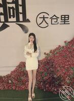 广西小人妻与单男兄弟们的疯狂，听叫声老婆应该是高潮了