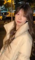 【广东骚货前女友 苏露月 第三弹 骚穴里塞着道具 双腿大开 一边足交一边被玩弄小穴】 苏露月骚穴里塞着道具,双腿大开,男友边操边玩弄,还有足交片段。老司机滑动这些画面,最直接的感受就是真实——普通前女友的私密被完整记录下来,尺度直接拉满。0