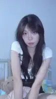 【广东骚货前女友 苏露月 第三弹 骚穴里塞着道具 双腿大开 一边足交一边被玩弄小穴】 苏露月骚穴里塞着道具,双腿大开,男友边操边玩弄,还有足交片段。老司机滑动这些画面,最直接的感受就是真实——普通前女友的私密被完整记录下来,尺度直接拉满。1