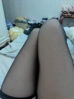 第一次在平台发布自己的腿和黑丝，觉得好刺激