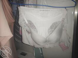 偷偷潜入骚货老师的家里0