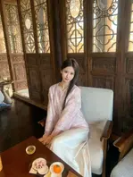 福建厦门极品反差女大 邵佳慧 深情跪舔深喉大肉棒 晨炮无套按在窗户上后入 狠狠抽插紧致嫩穴中出2