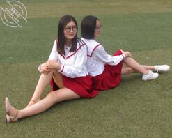 美女学姐拍毕业照不慎走光2