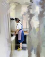 趁着蹭饭赖到婶婶洗澡,拿着换洗内衣意淫婶婶0