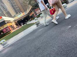 蕾丝袜子看的有点忍不住