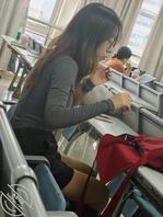 【偷拍】偷拍回归，教室里的眼镜丝袜长腿母狗，女大学生最骚了1