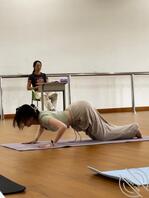 眼镜女大学生闺蜜羞辱1