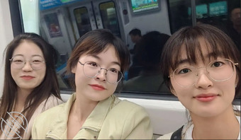 我们三个谁最漂亮受欢迎，想怎么玩弄我们的身体