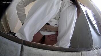 今日新偷拍。这个逼毛特别多，肯定很骚1