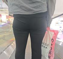 少妇的大屁股黑色紧身裤
