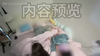 （免费视频）和舅妈在两个孩子旁做爱-续