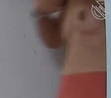 天热了，偷拍到丈母娘露出的机会多了2