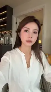 抖音大女主人设网红夏美吃瓜原来所谓的大女主经济自由是拍福利姬大尺度写真不雅视频换来的?真是反差啊
