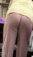 偷拍小区里肥臀大妈2