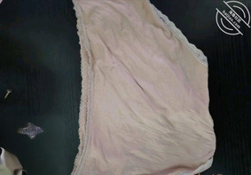 贪恋我女儿的味道，拿着她的内裤撸射