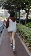 大长白腿骚婊子穿超短裤跑步