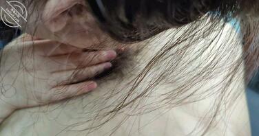 真实原创,大白天表妹忍不住想要了,匆匆在车上车震,市区路边还有人来回走1