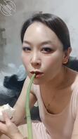 骚母狗随拍，秀出你们的母狗