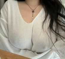 18岁女高 内衣都要撑开了。喜欢胸大的妹妹吗？想被调教。1