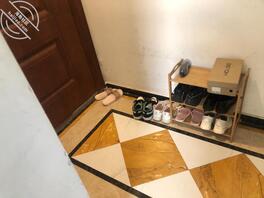 邻居把鞋子放门口了