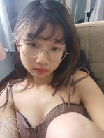 清纯眼镜女孩的反差小黑逼1