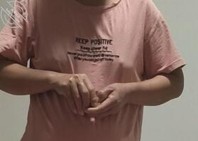 绿母，老妈没穿奶罩，凸点好明显1
