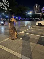 和妈妈在停车场0
