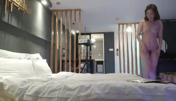 真实换妻活动 其中短发人妻长得特别漂亮（上部）