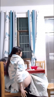陪外婆看电视！下面塞震动棒边尽孝心边娱乐