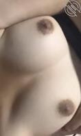 偷拍女友视频时的嫩逼和大胸，有没有互换的发评论区2