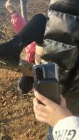 小姨子爬树摘冬枣姐夫趁机把她裤子脱了插她逼,小姨子还说姐夫真好.