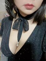 原创姨母睡着偷偷舔她骚脚 被发现只能强上吸奶器我玩哭了