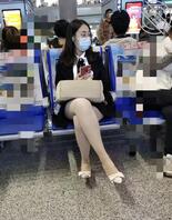 回老家在车站偷拍丝袜妹