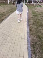 跟拍抄底肉丝裤袜女大学生，没想到这么骚，直接上床了，大家狠狠羞辱她0